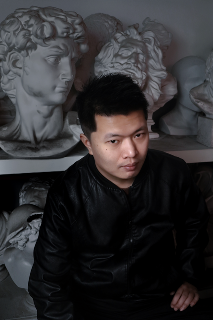 余猛 2008年四川美术学院专业状元，专注美术高考教学17年，教学经验深厚、成果丰硕。执教以来，先后带出江西省美术联考第三名、第七名等顶尖佳绩，累计助力数百名学生成功跻身省联考百强，用专业实力为学生的美术升学之路保驾护航。