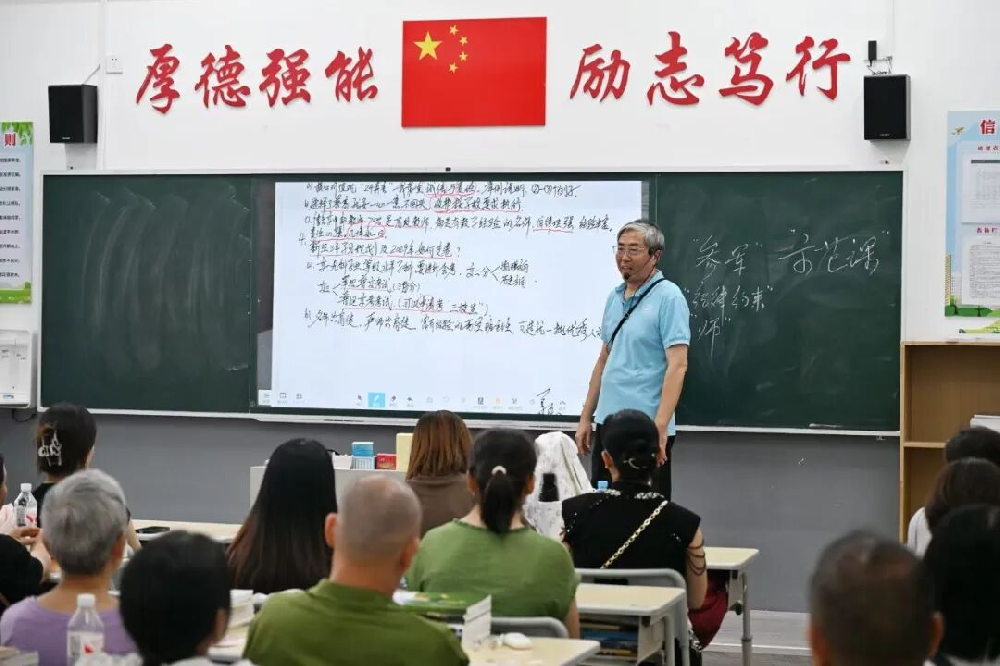 凝心聚力启新程 家校共育谱新篇 | 南昌当代职业高级中学综合高中部2026级新生家长会